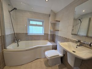 Family bathroom- click for photo gallery